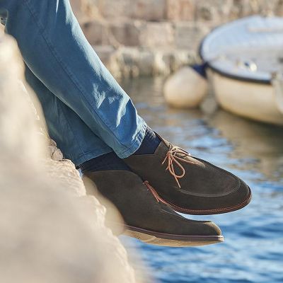 bota masculina com salto alto - Botas Chukka para homem feitas à mão em camurça mineral castanha 7CM