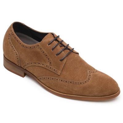 sapato social masculino salto - sapato com salto interno masculino - Brogues de ponta de asa de camurça marrom - 7CM mais alto