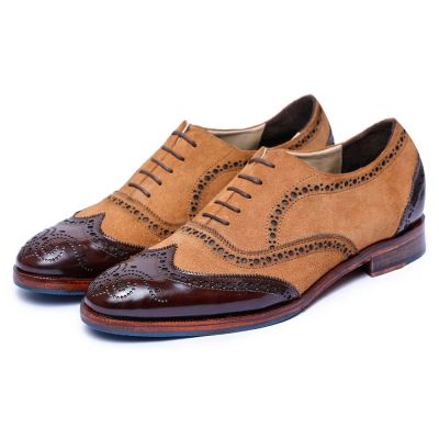 Sapato Masculino Com Salto Interno 7cm - Salto Alto Masculino - Brogue oxfords de ponta de asa feito sob encomenda de camurça bronzeada